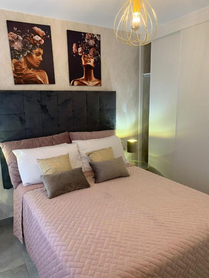 Los Boliches Holidays Suites 푸엔히롤라 외부 사진